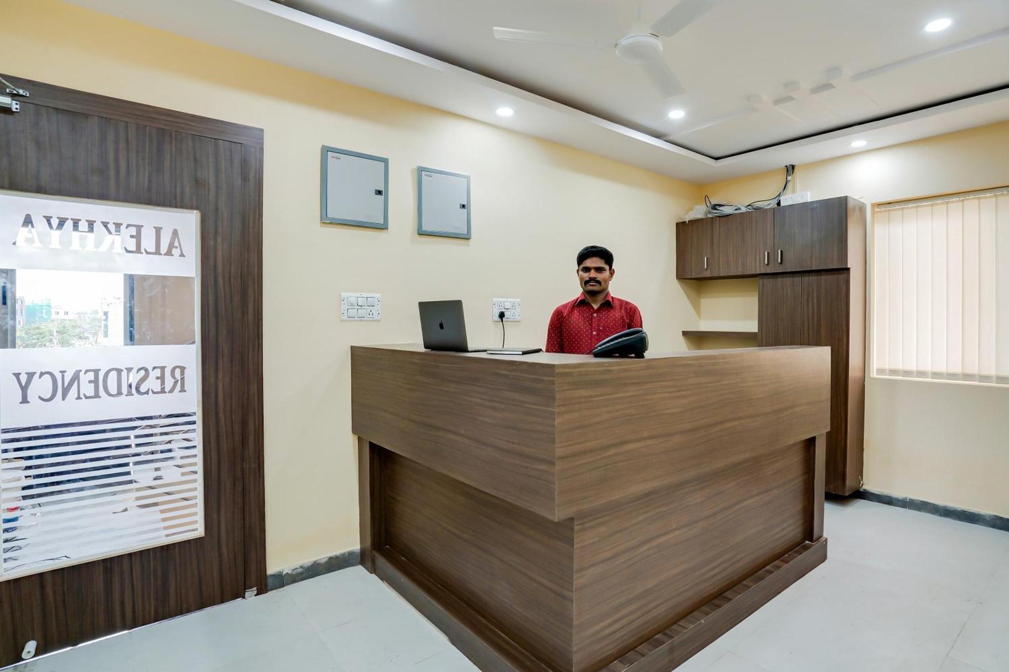 Hotel O Alekhya Residency Cafe Bahar Sururnagar Exterior foto